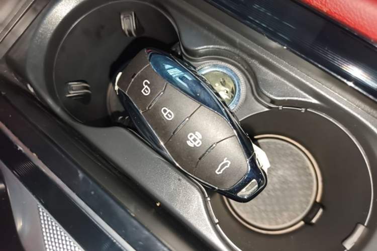 Used Hongqi H5 2024 2.0T Automatic Smart Connect Flagship Edition Vehicle Key