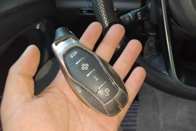 Used Hongqi H5 2024 1.5T DCT Smart Connect Flagship Edition Vehicle Key