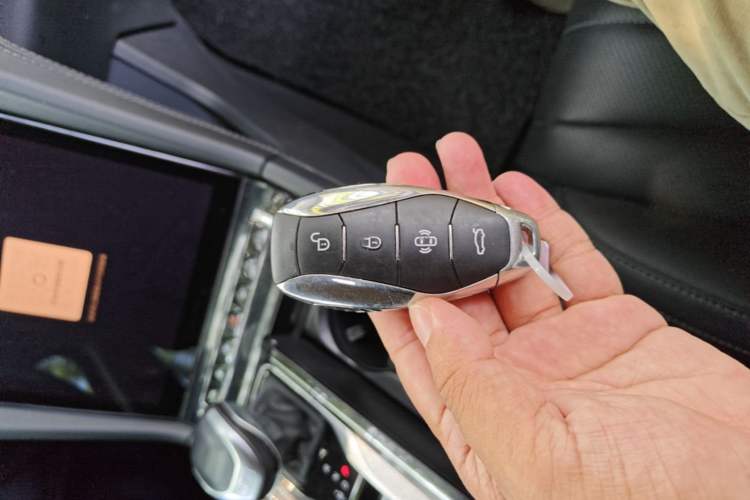 Used Hongqi H5 2024 1.5T DCT Smart Connect Flagship Edition Vehicle Key