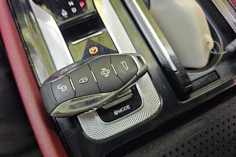 Used Hongqi H5 2024 2.0T Automatic Smart Connect Flagship Edition Vehicle Key