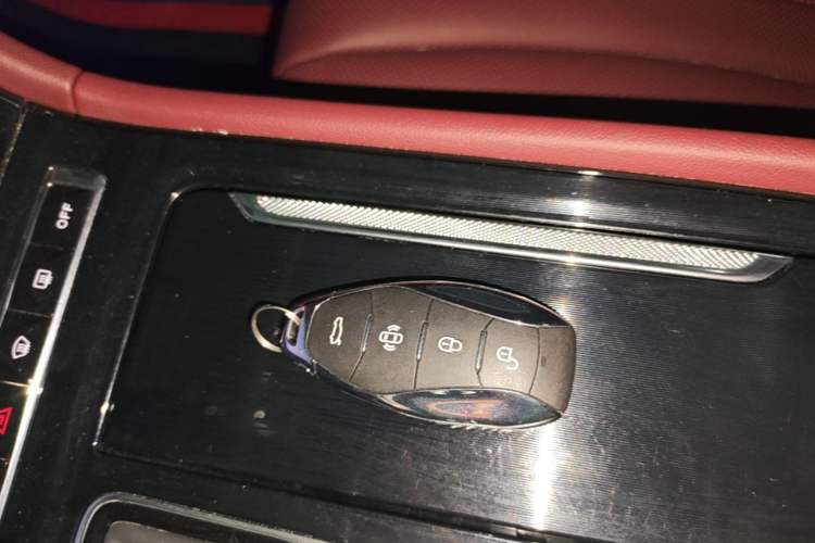 Used Hongqi H5 2024 1.5T DCT Smart Connect Flagship Edition Vehicle Key