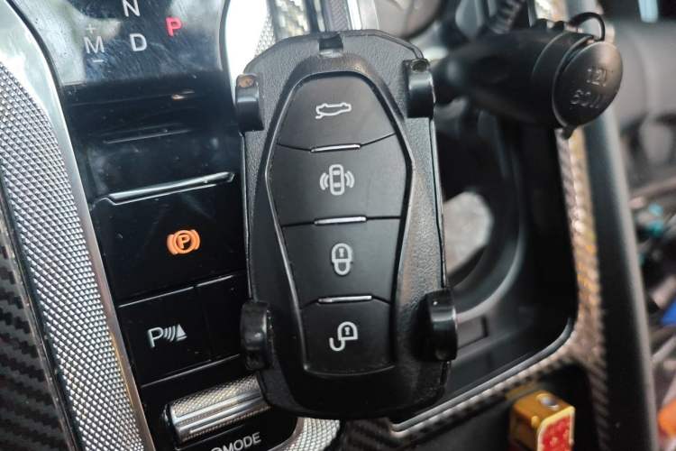 Used Hongqi H5 2024 2.0T Automatic Smart Connect Flagship Edition Vehicle Key