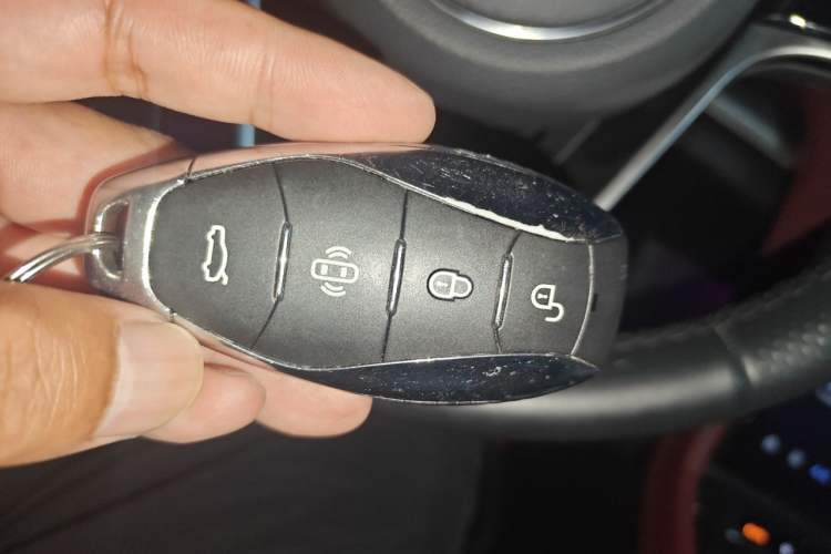 Used Hongqi H5 2024 2.0T Automatic Smart Connect Flagship Edition Vehicle Key