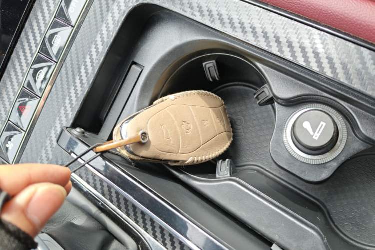 Used Hongqi H5 2024 2.0T Automatic Smart Connect Flagship Edition Vehicle Key