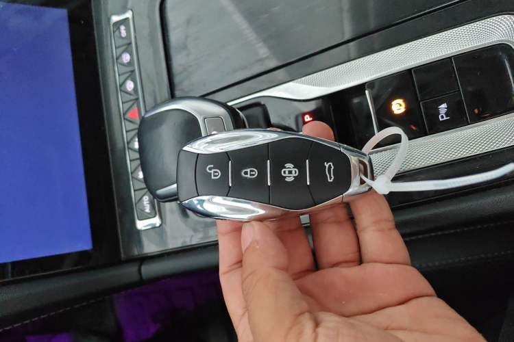 Used Hongqi H5 2024 1.5T DCT Smart Connect Flagship Edition Vehicle Key