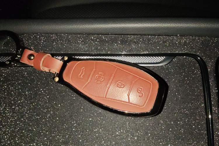 Used Hongqi H5 2024 2.0T Automatic Smart Connect Flagship Edition Vehicle Key