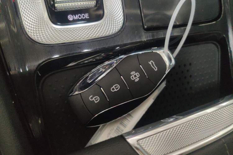 Used Hongqi H5 2024 2.0T Automatic Smart Connect Flagship Edition Vehicle Key