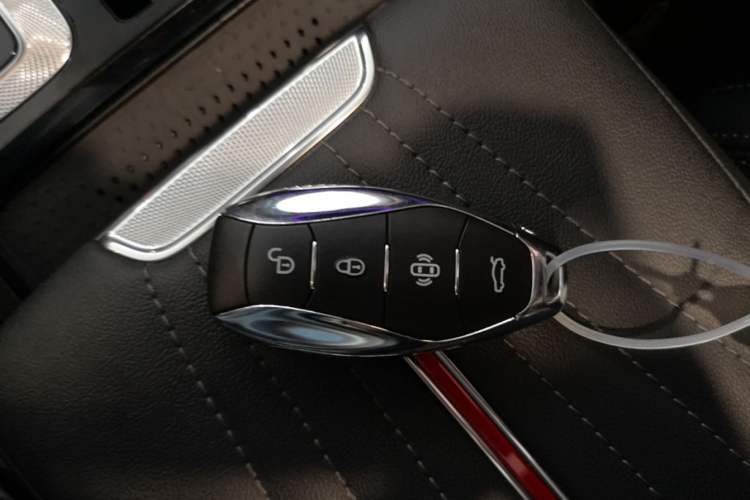 Used Hongqi H5 2024 2.0T Automatic Smart Connect Flagship Edition Vehicle Key