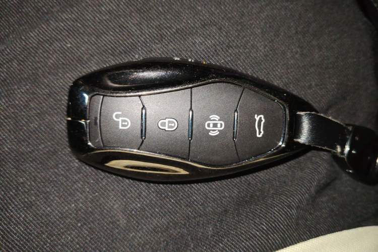 Used Hongqi H5 2024 1.5T DCT Smart Connect Flagship Edition Vehicle Key