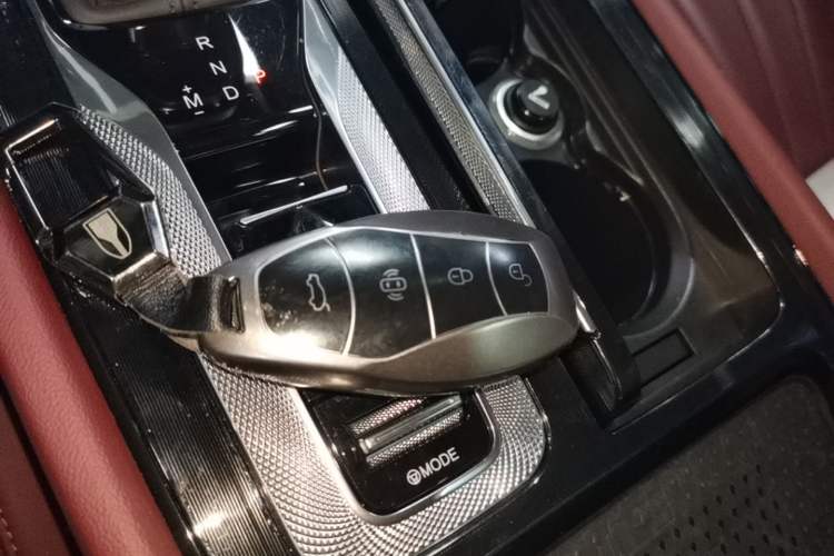 Used Hongqi H5 2024 2.0T Automatic Smart Connect Flagship Edition Vehicle Key