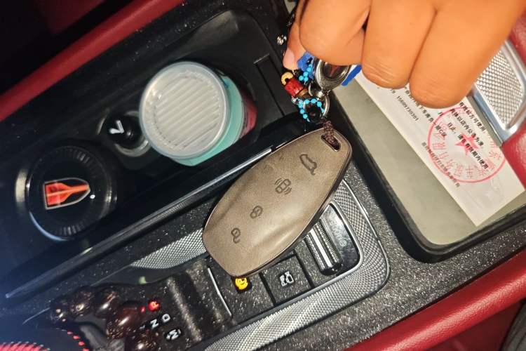 Used Hongqi H5 2024 2.0T Automatic Smart Connect Flagship Edition Vehicle Key