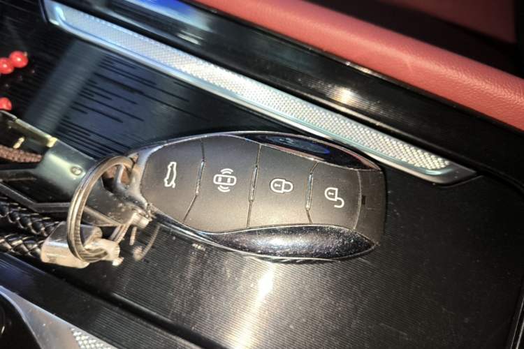 Used Hongqi H5 2024 2.0T Automatic Smart Connect Flagship Edition Vehicle Key