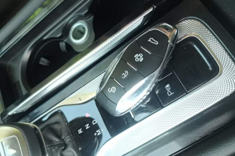 Used Hongqi H5 2024 1.5T DCT Smart Connect Flagship Edition Vehicle Key