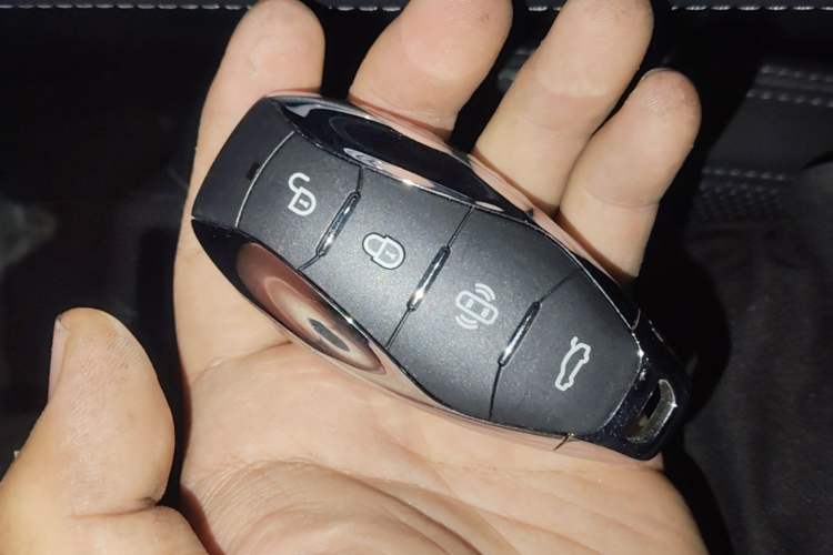 Used Hongqi H5 2024 1.5T DCT Smart Connect Flagship Edition Vehicle Key