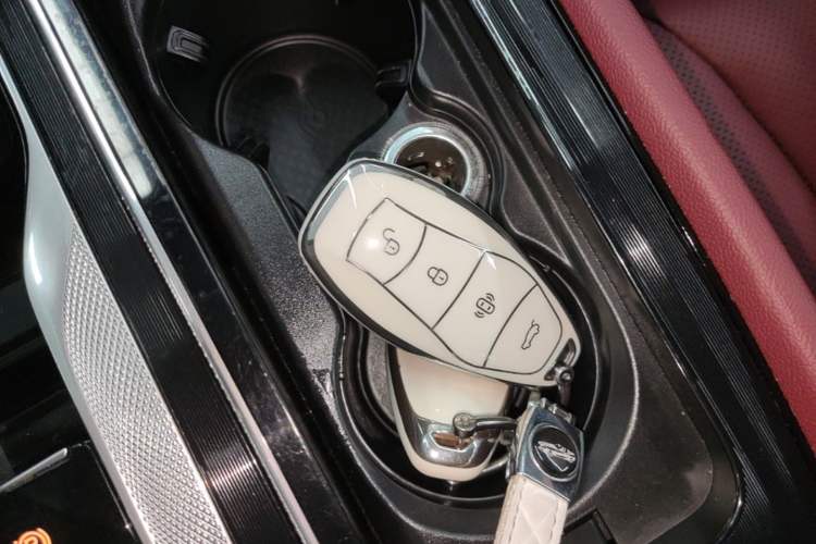 Used Hongqi H5 2024 1.5T DCT Smart Connect Flagship Edition Vehicle Key