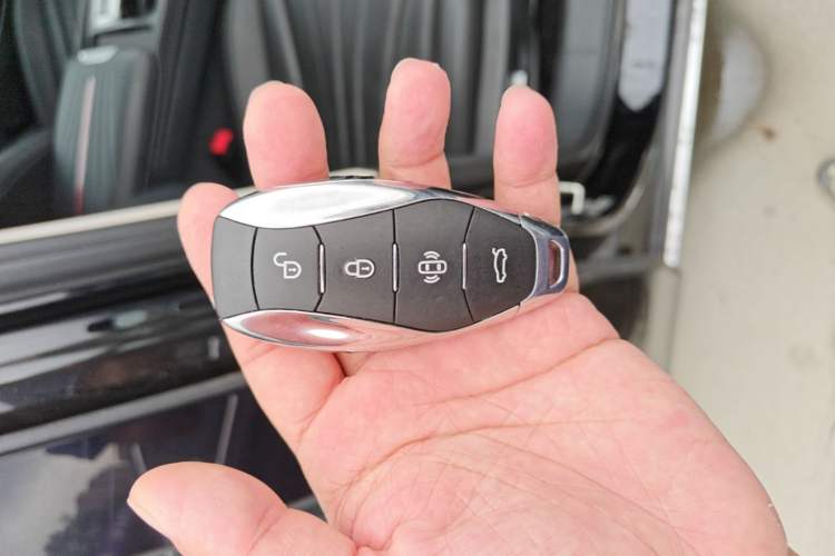 Used Hongqi H5 2024 1.5T DCT Smart Connect Flagship Edition Vehicle Key