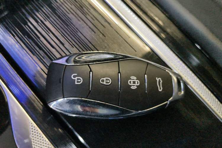 Used Hongqi H5 2024 1.5T DCT Smart Connect Flagship Edition Vehicle Key