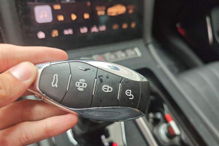 Used Hongqi H5 2024 2.0T Automatic Smart Connect Flagship Edition Vehicle Key