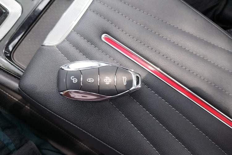 Used Hongqi H5 2024 1.5T DCT Smart Connect Flagship Edition Vehicle Key