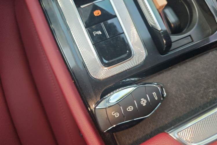 Used Hongqi H5 2024 1.5T DCT Smart Connect Flagship Edition Vehicle Key