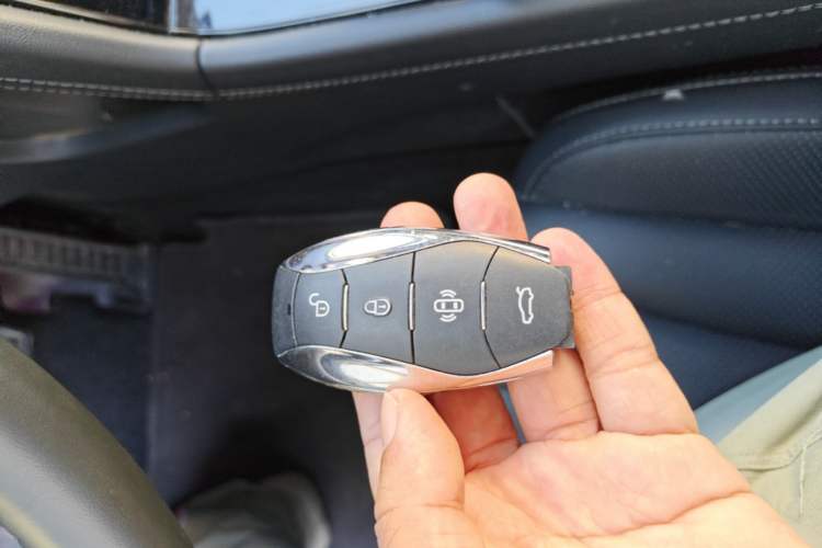 Used Hongqi H5 2024 1.5T DCT Smart Connect Flagship Edition Vehicle Key