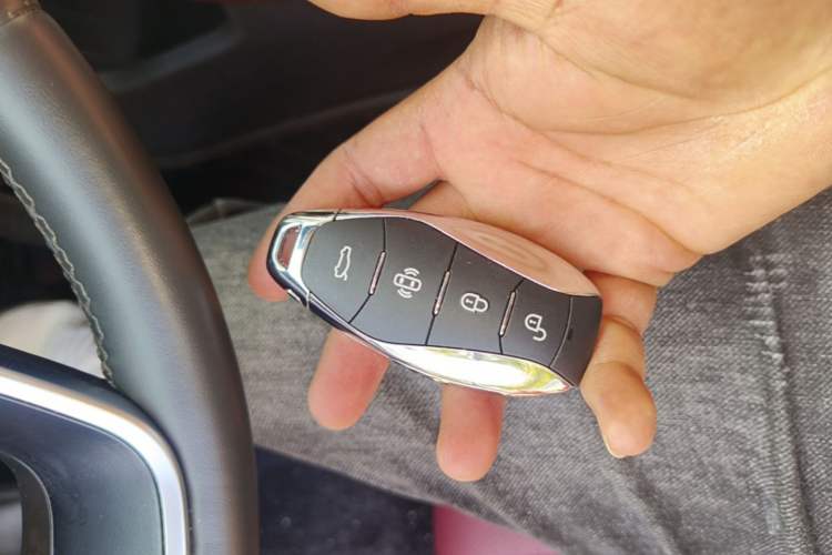 Used Hongqi H5 2024 1.5T DCT Smart Connect Flagship Edition Vehicle Key