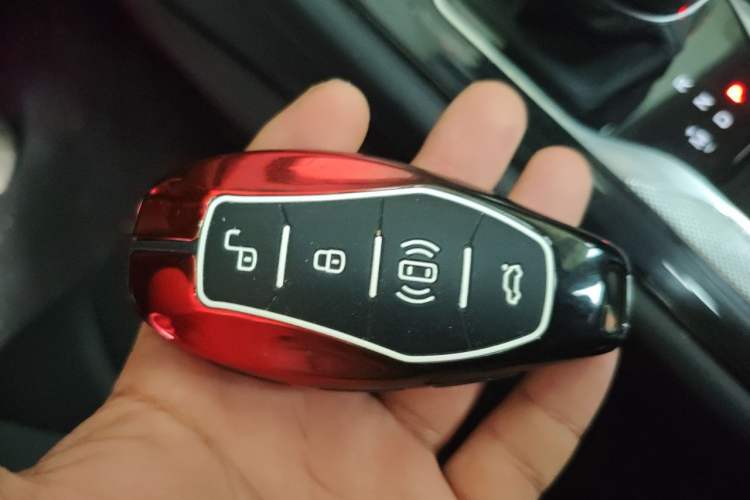 Used Hongqi H5 2024 2.0T Automatic Smart Connect Flagship Edition Vehicle Key