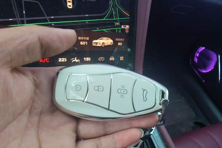 Used Hongqi H5 2024 1.5T DCT Smart Connect Flagship Edition Vehicle Key