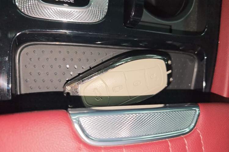 Used Hongqi H5 2024 2.0T Automatic Smart Connect Flagship Edition Vehicle Key