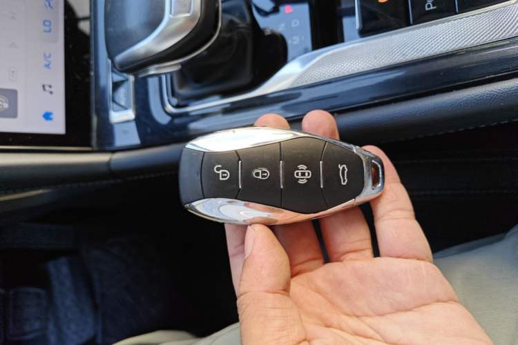 Used Hongqi H5 2024 1.5T DCT Smart Connect Flagship Edition Vehicle Key