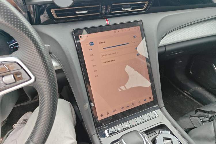 Used Hongqi H5 2024 1.5T DCT Smart Connect Flagship Edition Audio And AC Panel
