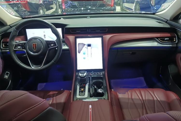 Used Hongqi H5 2024 2.0T Automatic Smart Connect Flagship Edition Center Console