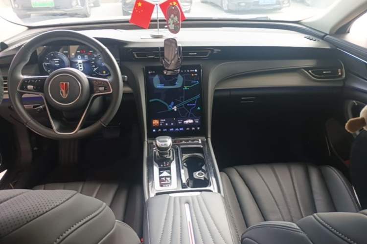 Used Hongqi H5 2024 2.0T Automatic Smart Connect Flagship Edition Center Console
