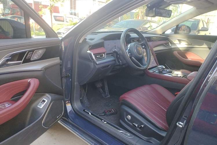 Used Hongqi H5 2024 2.0T Automatic Smart Connect Flagship Edition Driver Seat