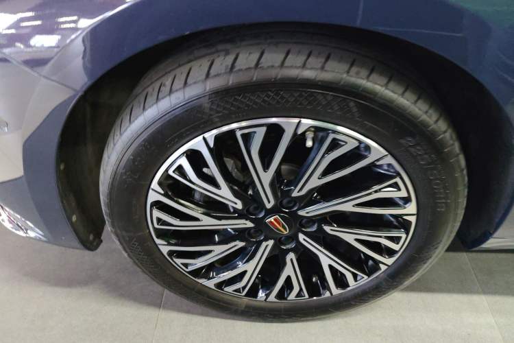 Used Hongqi H5 2024 2.0T Automatic Smart Connect Flagship Edition Exterior 2