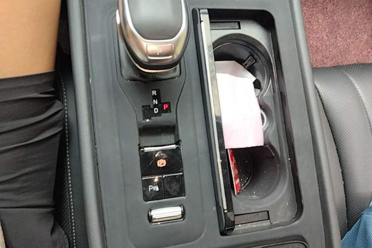 Used Hongqi H5 2024 1.5T HEV Smart Connect Flagship Edition Gear Lever
