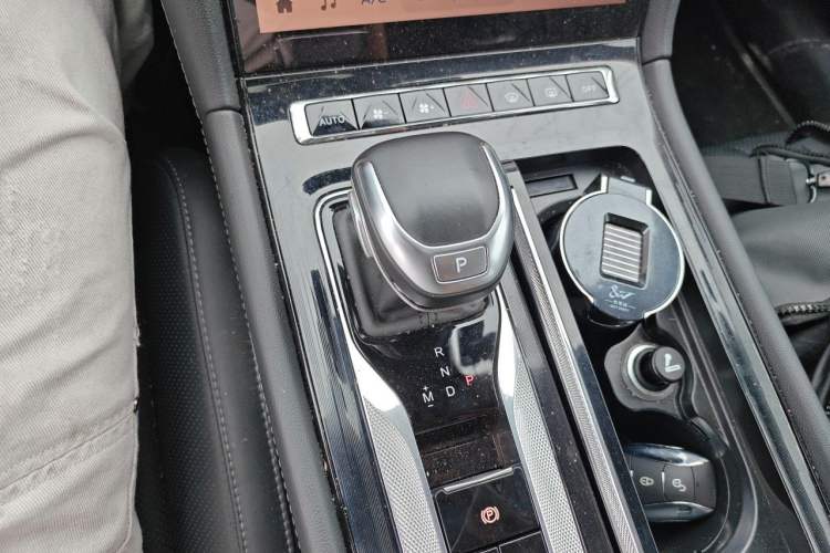 Used Hongqi H5 2024 1.5T DCT Smart Connect Flagship Edition Gear Lever