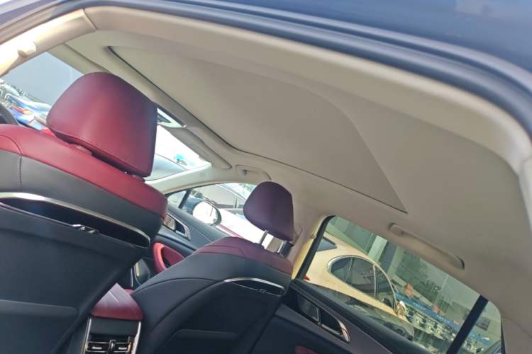 Used Hongqi H5 2024 2.0T Automatic Smart Connect Flagship Edition Headliner