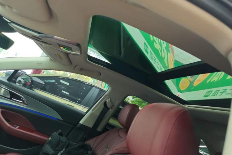 Used Hongqi H5 2024 2.0T Automatic Smart Connect Flagship Edition Headliner