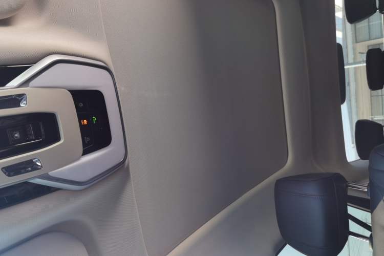 Used Hongqi H5 2024 2.0T Automatic Smart Connect Flagship Edition Headliner