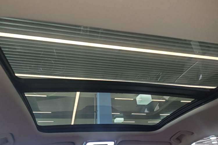 Used Hongqi H5 2024 2.0T Automatic Smart Connect Flagship Edition Headliner