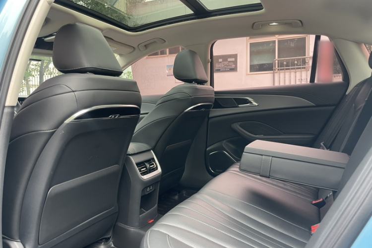 Used Hongqi H5 2024 1.5T HEV Smart Connect Flagship Edition Interior 4