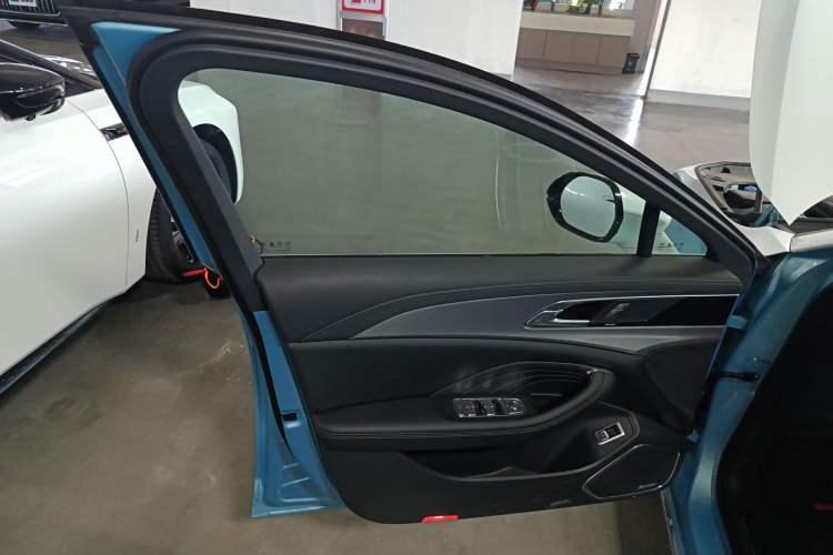 Used Hongqi H5 2024 1.5T HEV Smart Connect Flagship Edition Left Front Door Interior