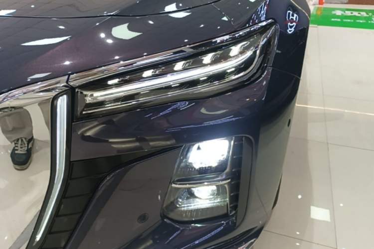 Used Hongqi H5 2024 2.0T Automatic Smart Connect Flagship Edition Left Front Headlight