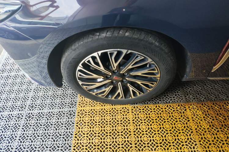 Used Hongqi H5 2024 2.0T Automatic Smart Connect Flagship Edition Left Front Wheel Hub