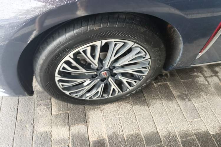 Used Hongqi H5 2024 2.0T Automatic Smart Connect Flagship Edition Left Front Wheel Hub