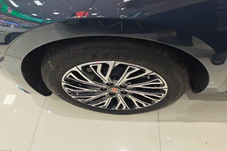 Used Hongqi H5 2024 2.0T Automatic Smart Connect Flagship Edition Left Front Wheel Hub