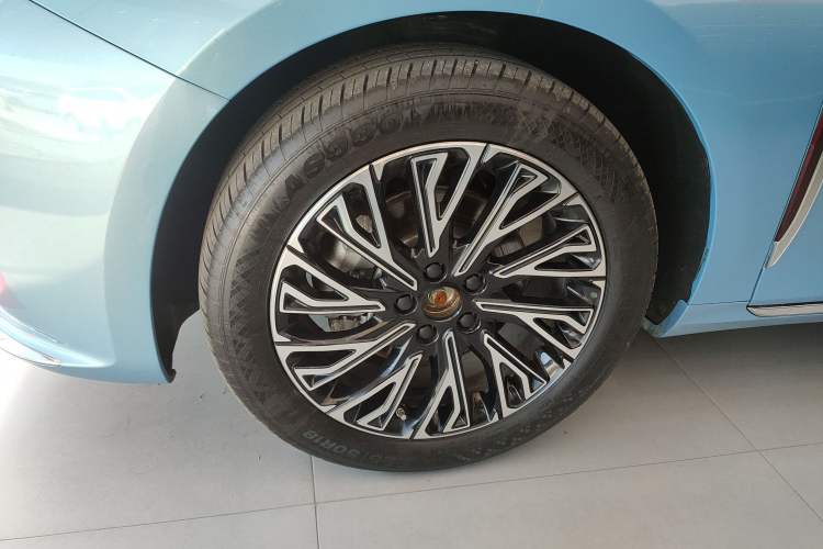 Used Hongqi H5 2024 1.5T HEV Smart Connect Flagship Edition Left Front Wheel Hub