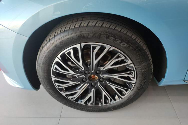Used Hongqi H5 2024 1.5T HEV Smart Connect Flagship Edition Left Front Wheel Hub
