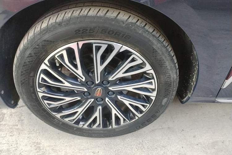 Used Hongqi H5 2024 2.0T Automatic Smart Connect Flagship Edition Left Front Wheel Hub